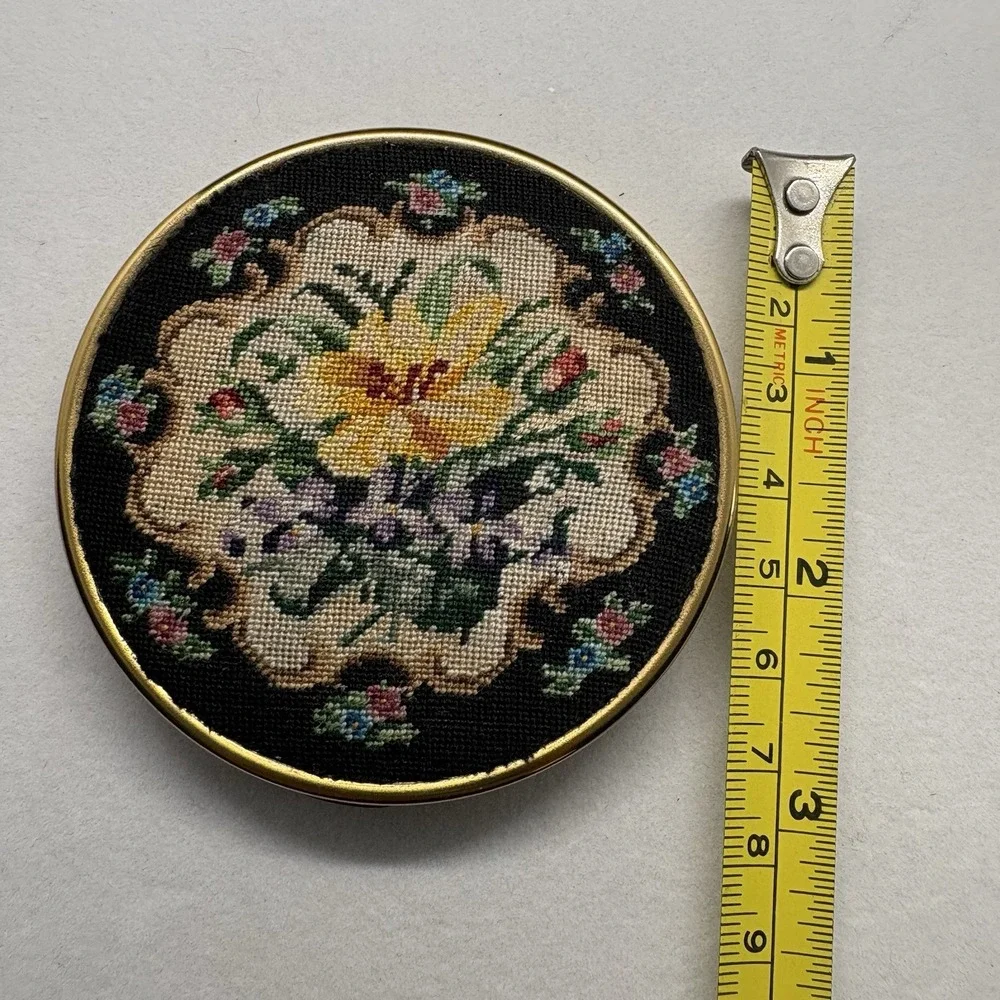 Vintage Flower Embroidered Make-up‎ Compact Powder Case